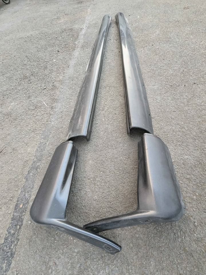 R32GTR Original Plastic Side Skirts & Cap